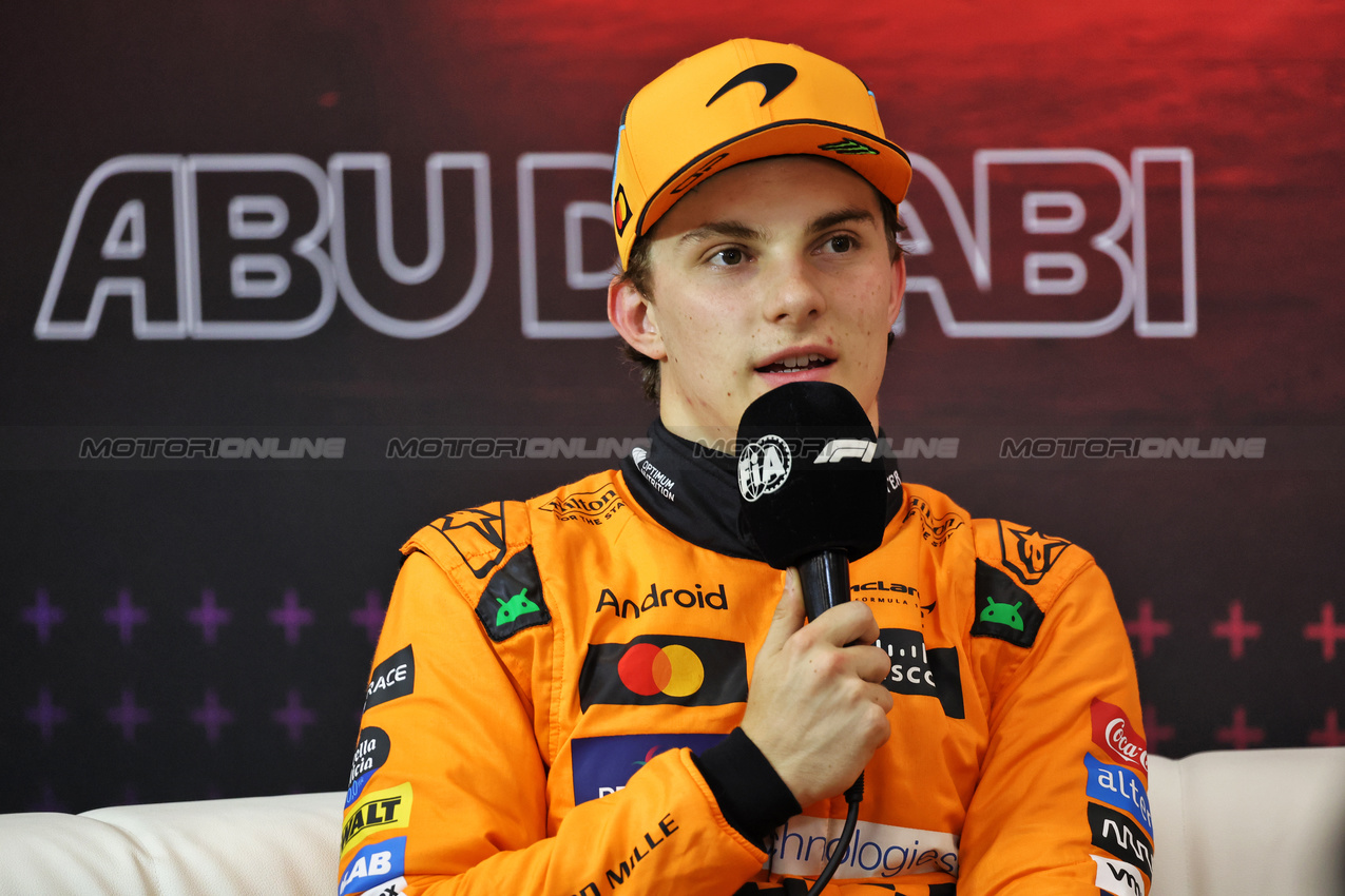 GP ABU DHABI, Oscar Piastri (AUS) McLaren in the post qualifying FIA Press Conference.

07.12.2024. Formula 1 World Championship, Rd 24, Abu Dhabi Grand Prix, Yas Marina Circuit, Abu Dhabi, Qualifiche Day.

- www.xpbimages.com, EMail: requests@xpbimages.com © Copyright: Bearne / XPB Images