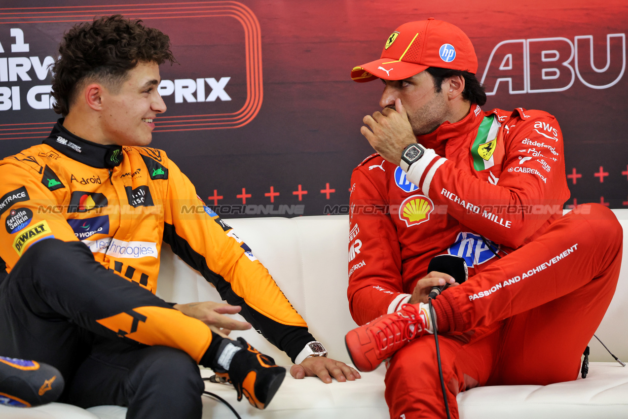 GP ABU DHABI, (L to R): Lando Norris (GBR) McLaren e Carlos Sainz Jr (ESP) Ferrari in the post qualifying FIA Press Conference.

07.12.2024. Formula 1 World Championship, Rd 24, Abu Dhabi Grand Prix, Yas Marina Circuit, Abu Dhabi, Qualifiche Day.

- www.xpbimages.com, EMail: requests@xpbimages.com © Copyright: Bearne / XPB Images