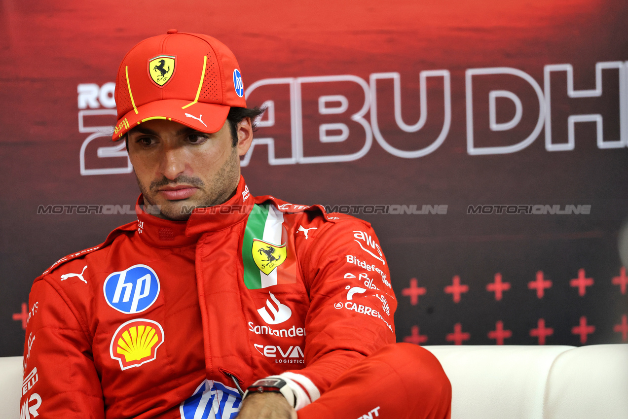 GP ABU DHABI, Carlos Sainz Jr (ESP) Ferrari in the post qualifying FIA Press Conference.

07.12.2024. Formula 1 World Championship, Rd 24, Abu Dhabi Grand Prix, Yas Marina Circuit, Abu Dhabi, Qualifiche Day.

- www.xpbimages.com, EMail: requests@xpbimages.com © Copyright: Bearne / XPB Images