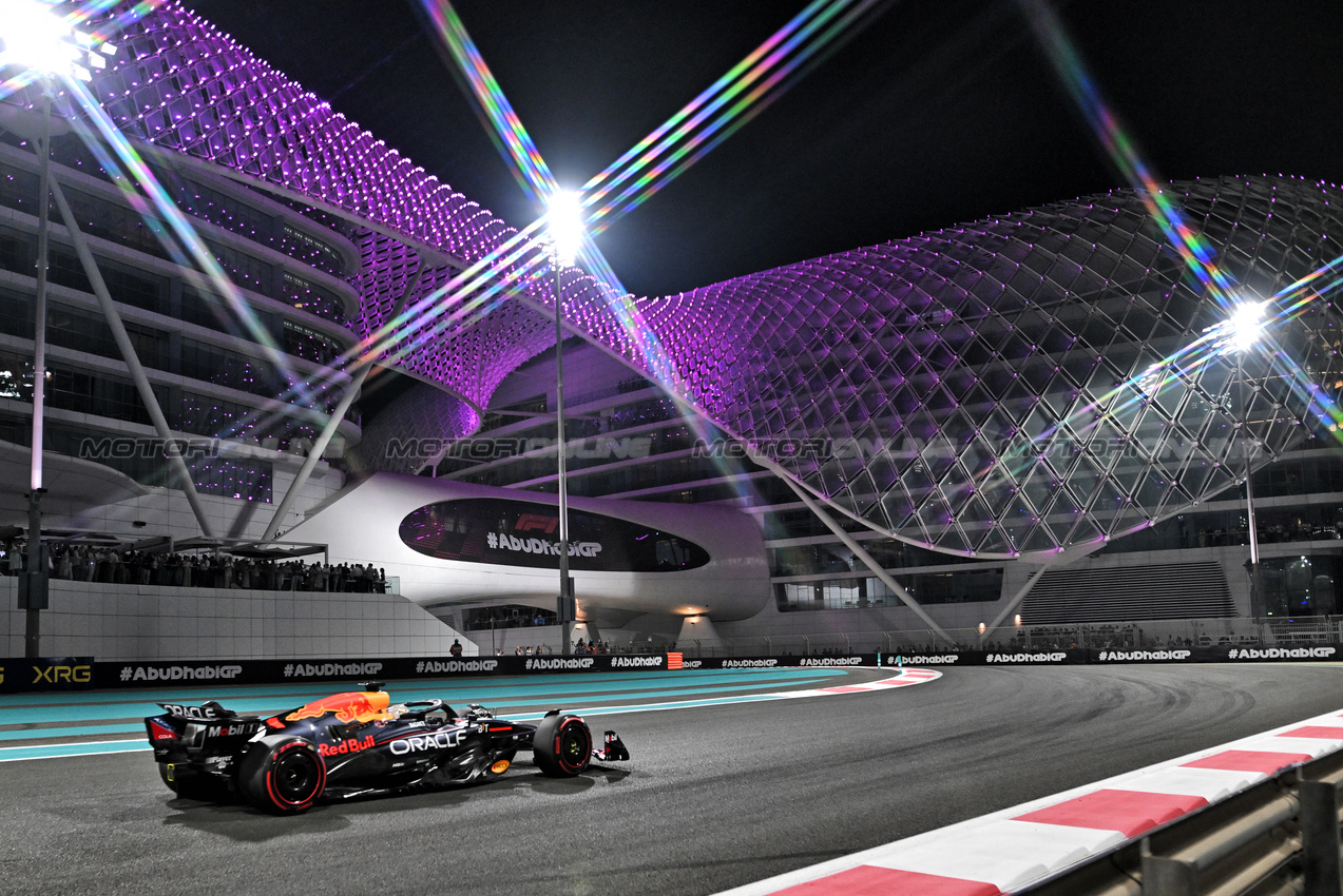 GP ABU DHABI, Max Verstappen (NLD) Red Bull Racing RB20.

07.12.2024. Formula 1 World Championship, Rd 24, Abu Dhabi Grand Prix, Yas Marina Circuit, Abu Dhabi, Qualifiche Day.

- www.xpbimages.com, EMail: requests@xpbimages.com © Copyright: Price / XPB Images