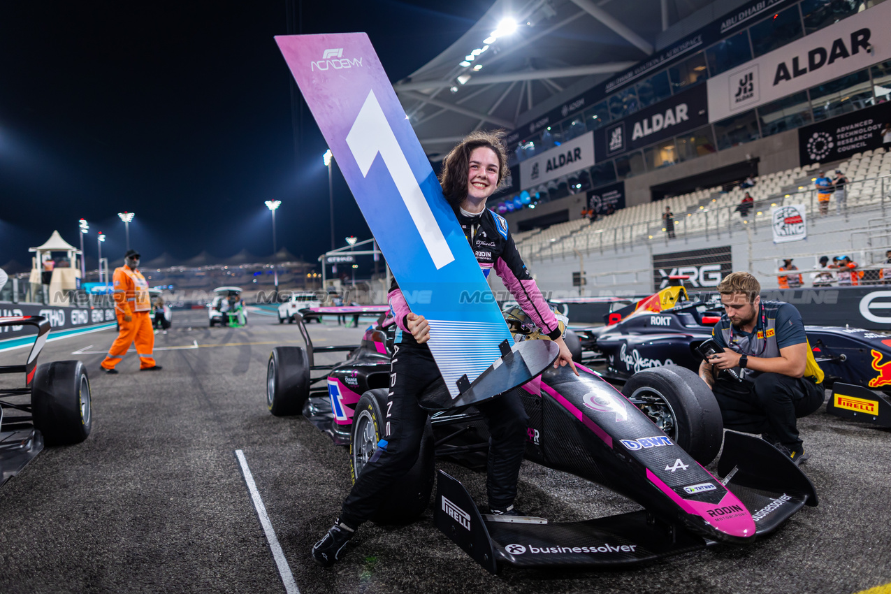GP ABU DHABI, Gara winner Abbi Pulling (GBR) Rodin Motorsport celebrates in parc ferme.

21.09.2024. FIA Formula Academy, Rd 7, Gara 1, Yas Marina Circuit, Abu Dhabi, Saturday.

- www.xpbimages.com, EMail: requests@xpbimages.com Copyright: XPB Images