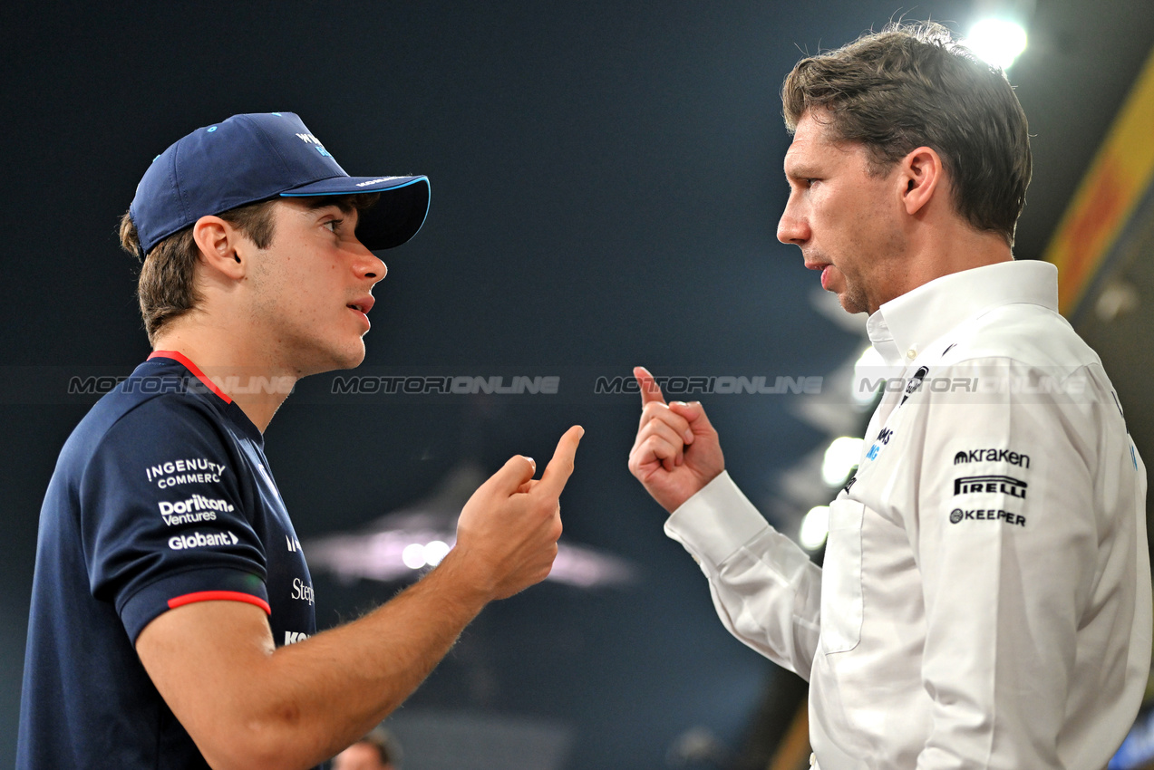 GP ABU DHABI, (L to R): Franco Colapinto (ARG) Williams Racing with James Vowles (GBR) Williams Racing Team Principal.

07.12.2024. Formula 1 World Championship, Rd 24, Abu Dhabi Grand Prix, Yas Marina Circuit, Abu Dhabi, Qualifiche Day.

- www.xpbimages.com, EMail: requests@xpbimages.com © Copyright: Price / XPB Images
