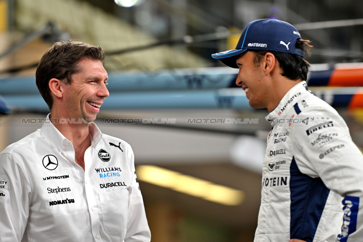 GP ABU DHABI, (L to R): James Vowles (GBR) Williams Racing Team Principal with Alexander Albon (THA) Williams Racing.

07.12.2024. Formula 1 World Championship, Rd 24, Abu Dhabi Grand Prix, Yas Marina Circuit, Abu Dhabi, Qualifiche Day.

- www.xpbimages.com, EMail: requests@xpbimages.com © Copyright: Price / XPB Images