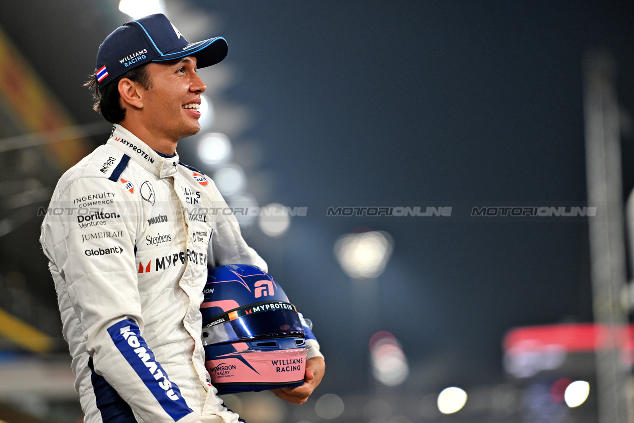 GP ABU DHABI, Alexander Albon (THA) Williams Racing at a team photograph.

07.12.2024. Formula 1 World Championship, Rd 24, Abu Dhabi Grand Prix, Yas Marina Circuit, Abu Dhabi, Qualifiche Day.

- www.xpbimages.com, EMail: requests@xpbimages.com © Copyright: Price / XPB Images