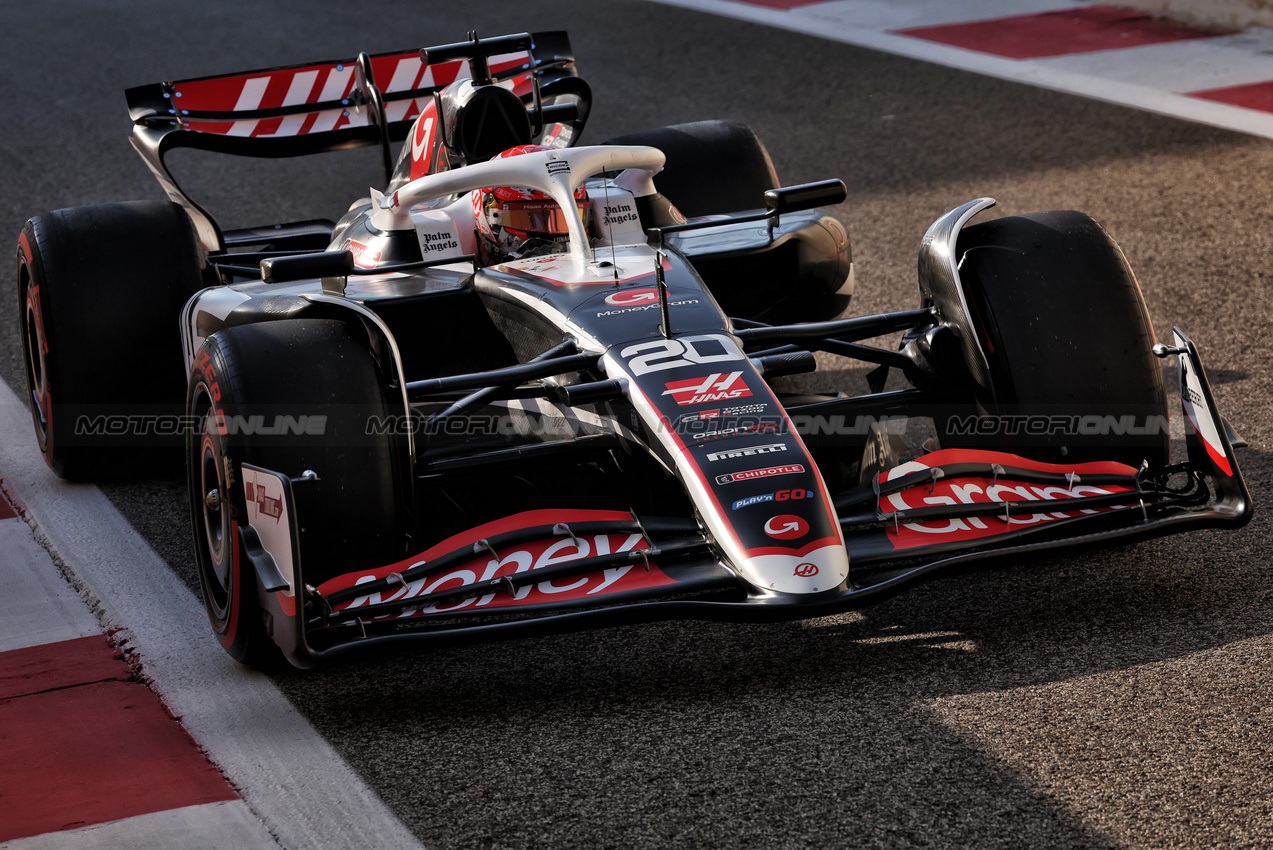 GP ABU DHABI, Kevin Magnussen (DEN) Haas VF-24.

07.12.2024. Formula 1 World Championship, Rd 24, Abu Dhabi Grand Prix, Yas Marina Circuit, Abu Dhabi, Qualifiche Day.

- www.xpbimages.com, EMail: requests@xpbimages.com © Copyright: Bearne / XPB Images