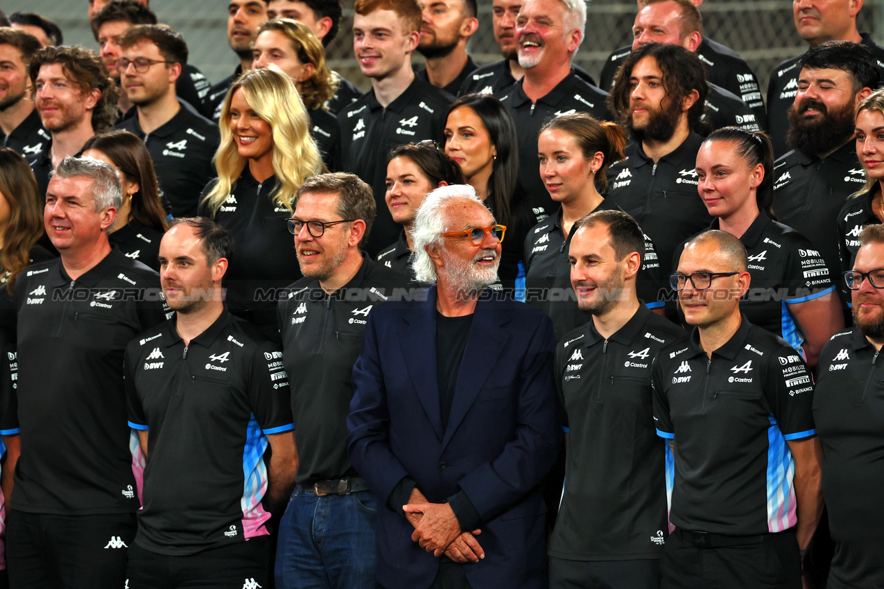 GP ABU DHABI, Flavio Briatore (ITA) Alpine F1 Team Executive Advisor at a team photograph.

07.12.2024. Formula 1 World Championship, Rd 24, Abu Dhabi Grand Prix, Yas Marina Circuit, Abu Dhabi, Qualifiche Day.

 - www.xpbimages.com, EMail: requests@xpbimages.com © Copyright: Coates / XPB Images