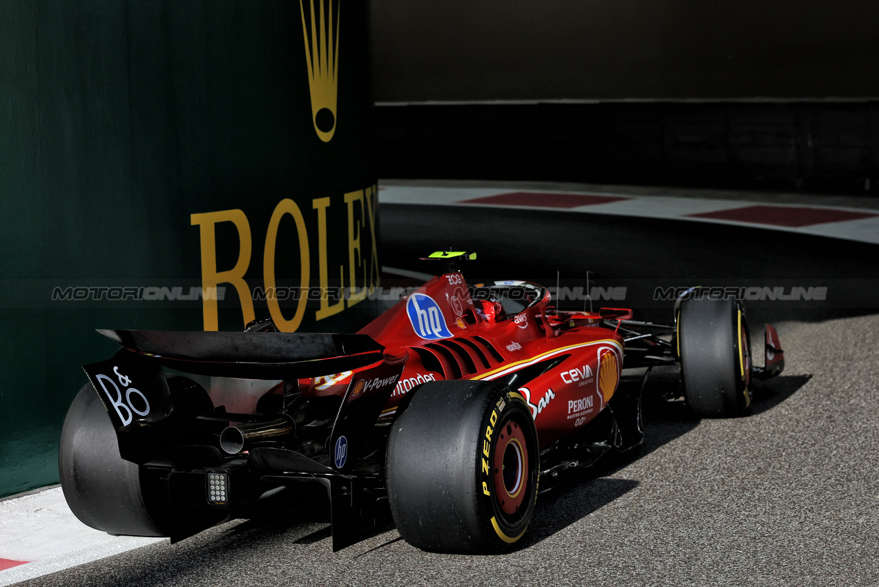 GP ABU DHABI, Carlos Sainz Jr (ESP) Ferrari SF-24.

07.12.2024. Formula 1 World Championship, Rd 24, Abu Dhabi Grand Prix, Yas Marina Circuit, Abu Dhabi, Qualifiche Day.

- www.xpbimages.com, EMail: requests@xpbimages.com © Copyright: Bearne / XPB Images