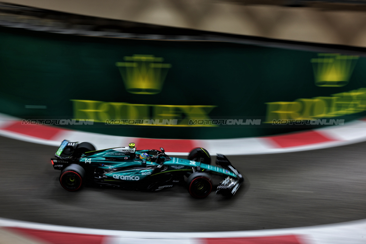 GP ABU DHABI, Fernando Alonso (ESP) Aston Martin F1 Team AMR24.

07.12.2024. Formula 1 World Championship, Rd 24, Abu Dhabi Grand Prix, Yas Marina Circuit, Abu Dhabi, Qualifiche Day.

 - www.xpbimages.com, EMail: requests@xpbimages.com © Copyright: Coates / XPB Images
