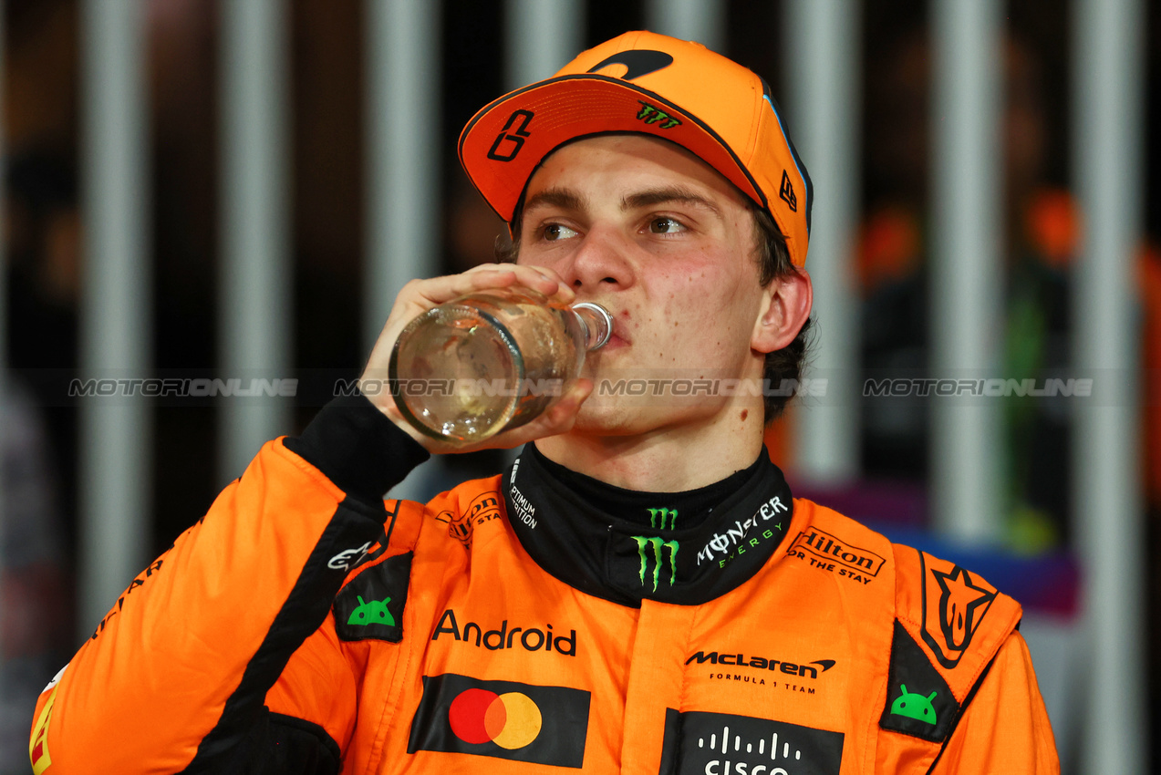 GP ABU DHABI, Oscar Piastri (AUS) McLaren in qualifying parc ferme.

07.12.2024. Formula 1 World Championship, Rd 24, Abu Dhabi Grand Prix, Yas Marina Circuit, Abu Dhabi, Qualifiche Day.

 - www.xpbimages.com, EMail: requests@xpbimages.com © Copyright: Coates / XPB Images