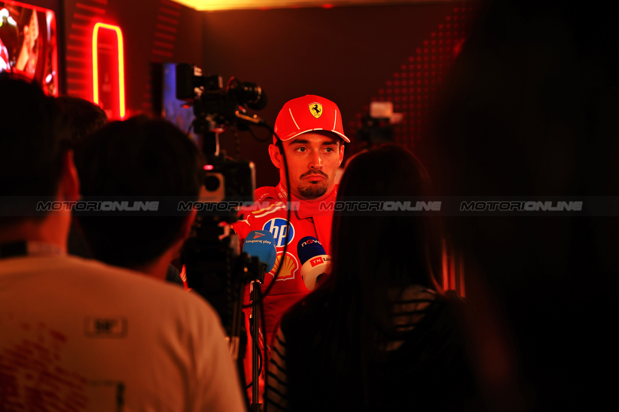 GP ABU DHABI, Charles Leclerc (MON) Ferrari at a team photograph.

07.12.2024. Formula 1 World Championship, Rd 24, Abu Dhabi Grand Prix, Yas Marina Circuit, Abu Dhabi, Qualifiche Day.

 - www.xpbimages.com, EMail: requests@xpbimages.com © Copyright: Coates / XPB Images