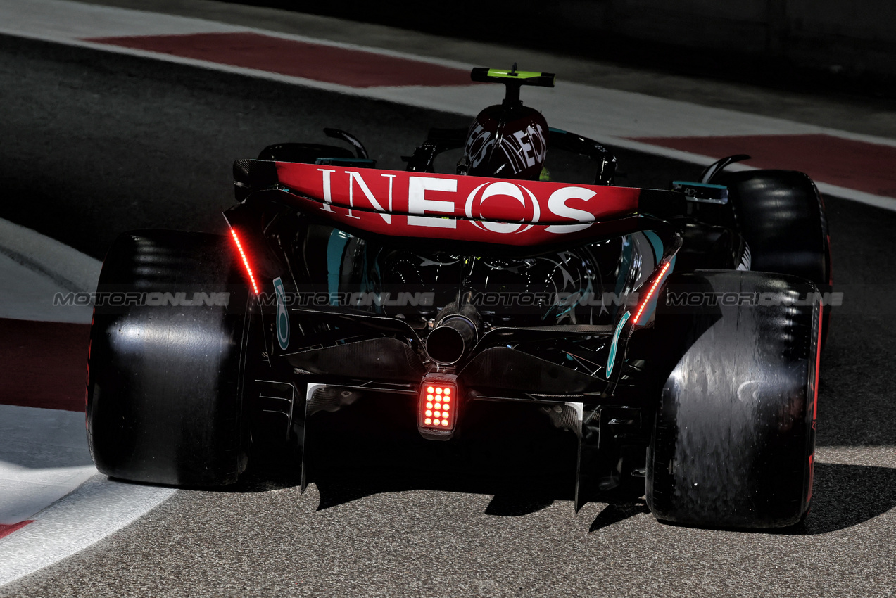 GP ABU DHABI, Lewis Hamilton (GBR) Mercedes AMG F1 W15.

07.12.2024. Formula 1 World Championship, Rd 24, Abu Dhabi Grand Prix, Yas Marina Circuit, Abu Dhabi, Qualifiche Day.

- www.xpbimages.com, EMail: requests@xpbimages.com © Copyright: Bearne / XPB Images