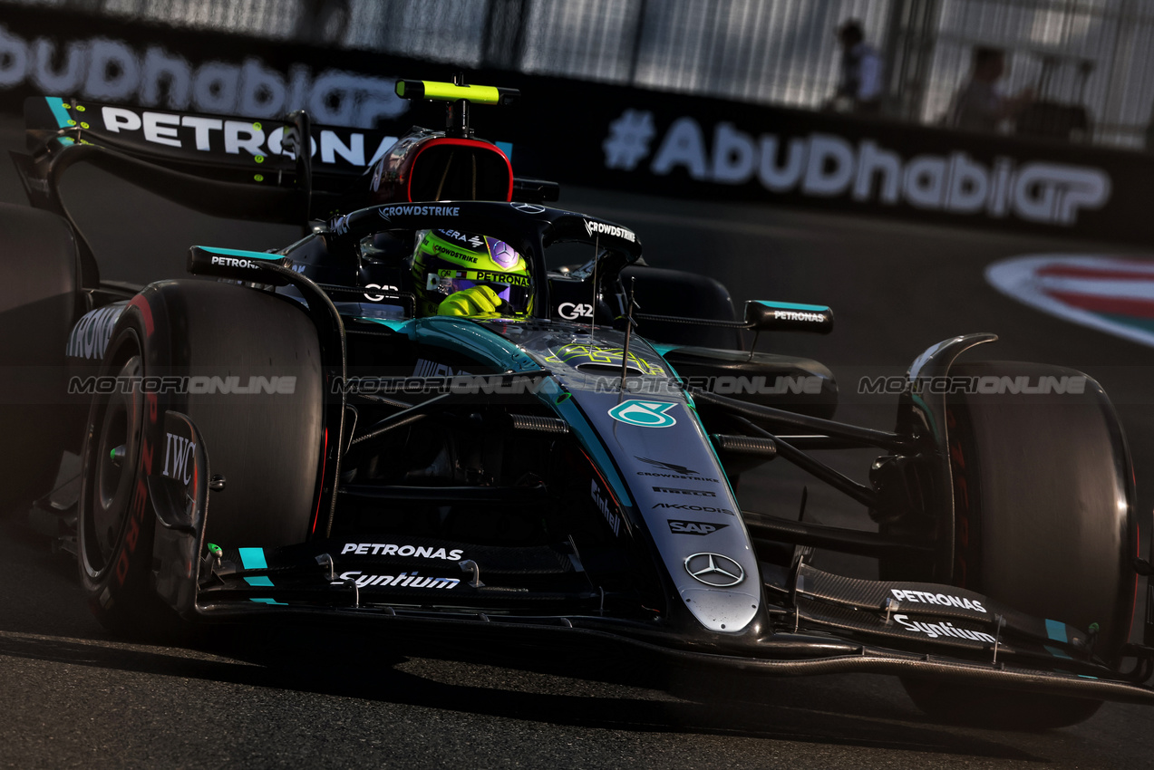 GP ABU DHABI, Lewis Hamilton (GBR) Mercedes AMG F1 W15.

07.12.2024. Formula 1 World Championship, Rd 24, Abu Dhabi Grand Prix, Yas Marina Circuit, Abu Dhabi, Qualifiche Day.

- www.xpbimages.com, EMail: requests@xpbimages.com © Copyright: Charniaux / XPB Images