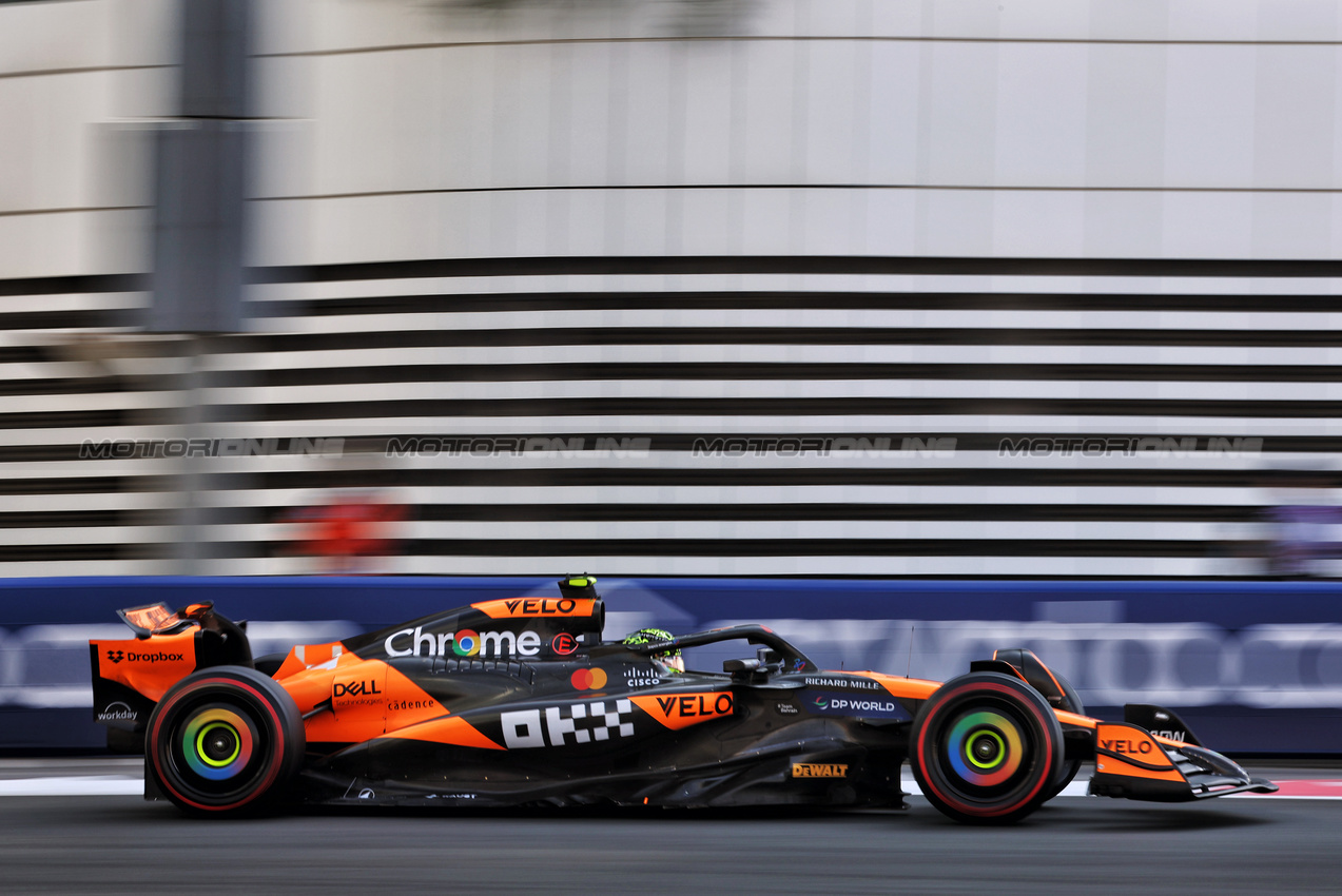 GP ABU DHABI, Lando Norris (GBR) McLaren MCL38.

07.12.2024. Formula 1 World Championship, Rd 24, Abu Dhabi Grand Prix, Yas Marina Circuit, Abu Dhabi, Qualifiche Day.

- www.xpbimages.com, EMail: requests@xpbimages.com © Copyright: Charniaux / XPB Images