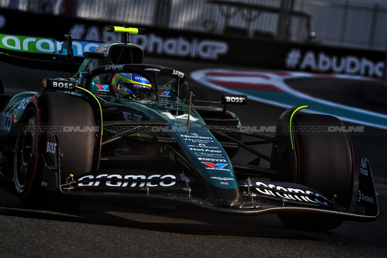 GP ABU DHABI, Fernando Alonso (ESP) Aston Martin F1 Team AMR24.

07.12.2024. Formula 1 World Championship, Rd 24, Abu Dhabi Grand Prix, Yas Marina Circuit, Abu Dhabi, Qualifiche Day.

- www.xpbimages.com, EMail: requests@xpbimages.com © Copyright: Charniaux / XPB Images