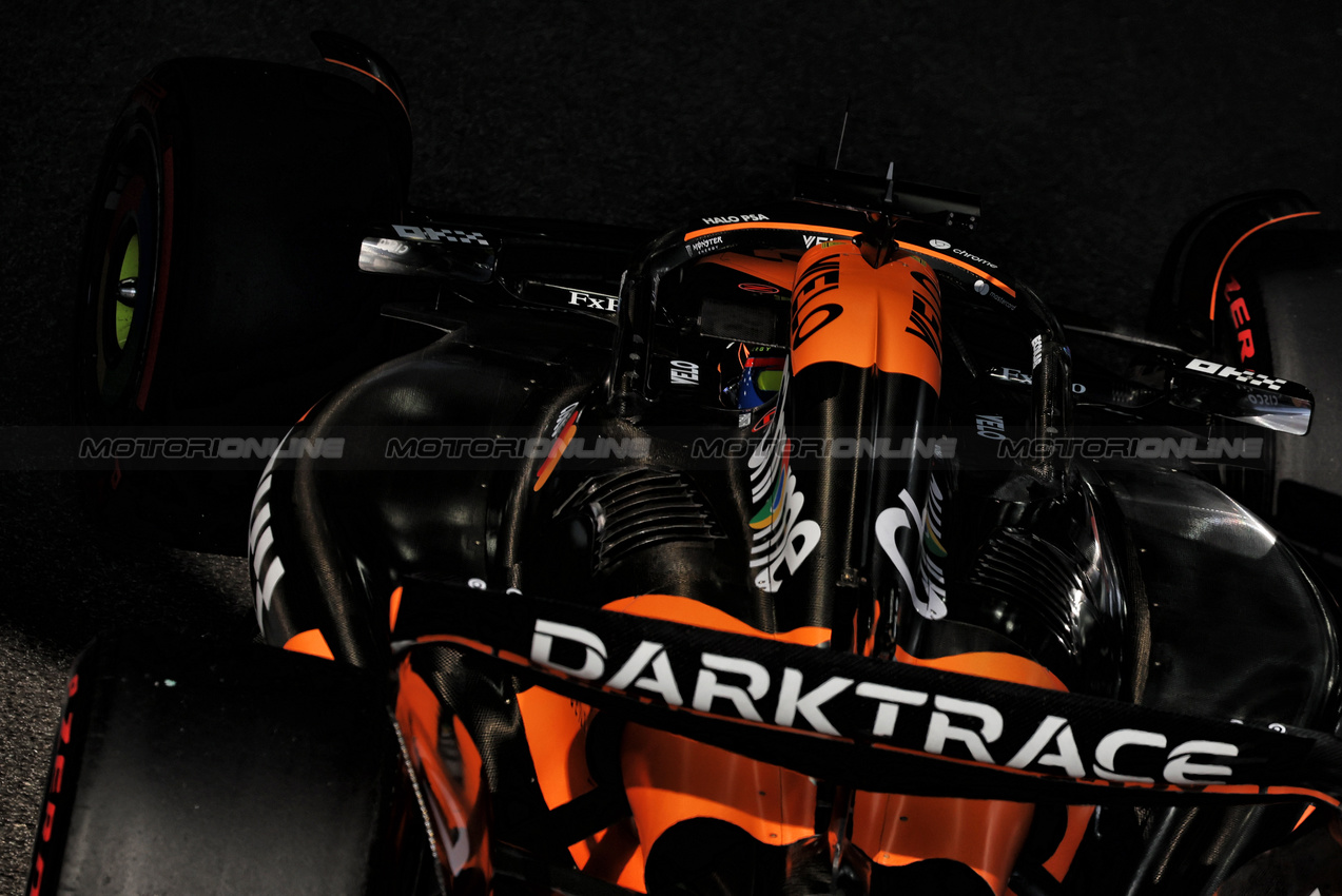 GP ABU DHABI, Oscar Piastri (AUS) McLaren MCL38.

07.12.2024. Formula 1 World Championship, Rd 24, Abu Dhabi Grand Prix, Yas Marina Circuit, Abu Dhabi, Qualifiche Day.

- www.xpbimages.com, EMail: requests@xpbimages.com © Copyright: Bearne / XPB Images