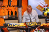 GP ABU DHABI, FIA McLaren MCL38 rear wing check.

07.12.2024. Formula 1 World Championship, Rd 24, Abu Dhabi Grand Prix, Yas Marina Circuit, Abu Dhabi, Qualifiche Day.

- www.xpbimages.com, EMail: requests@xpbimages.com © Copyright: Batchelor / XPB Images
