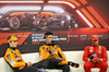 GP ABU DHABI, (L to R): Oscar Piastri (AUS) McLaren; Lando Norris (GBR) McLaren; e Carlos Sainz Jr (ESP) Ferrari, in the post qualifying FIA Press Conference.

07.12.2024. Formula 1 World Championship, Rd 24, Abu Dhabi Grand Prix, Yas Marina Circuit, Abu Dhabi, Qualifiche Day.

- www.xpbimages.com, EMail: requests@xpbimages.com © Copyright: Bearne / XPB Images
