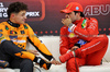 GP ABU DHABI, (L to R): Lando Norris (GBR) McLaren e Carlos Sainz Jr (ESP) Ferrari in the post qualifying FIA Press Conference.

07.12.2024. Formula 1 World Championship, Rd 24, Abu Dhabi Grand Prix, Yas Marina Circuit, Abu Dhabi, Qualifiche Day.

- www.xpbimages.com, EMail: requests@xpbimages.com © Copyright: Bearne / XPB Images