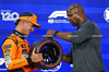GP ABU DHABI, (L to R): Lando Norris (GBR) McLaren receives the Pirelli Pole Position Award from Terry Crews (USA) Actor in qualifying parc ferme.

07.12.2024. Formula 1 World Championship, Rd 24, Abu Dhabi Grand Prix, Yas Marina Circuit, Abu Dhabi, Qualifiche Day.

 - www.xpbimages.com, EMail: requests@xpbimages.com © Copyright: Coates / XPB Images
