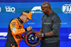 GP ABU DHABI, (L to R): Lando Norris (GBR) McLaren receives the Pirelli Pole Position Award from Terry Crews (USA) Actor in qualifying parc ferme.

07.12.2024. Formula 1 World Championship, Rd 24, Abu Dhabi Grand Prix, Yas Marina Circuit, Abu Dhabi, Qualifiche Day.

 - www.xpbimages.com, EMail: requests@xpbimages.com © Copyright: Coates / XPB Images