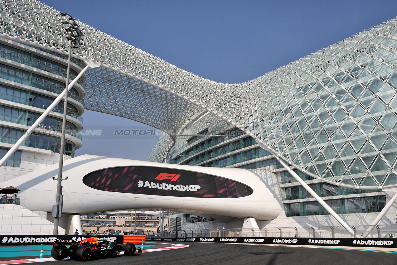 GP ABU DHABI, Isack Hadjar (FRA) Red Bull Racing RB20 Test Driver.

06.12.2024. Formula 1 World Championship, Rd 24, Abu Dhabi Grand Prix, Yas Marina Circuit, Abu Dhabi, Practice Day.

- www.xpbimages.com, EMail: requests@xpbimages.com © Copyright: Moy / XPB Images