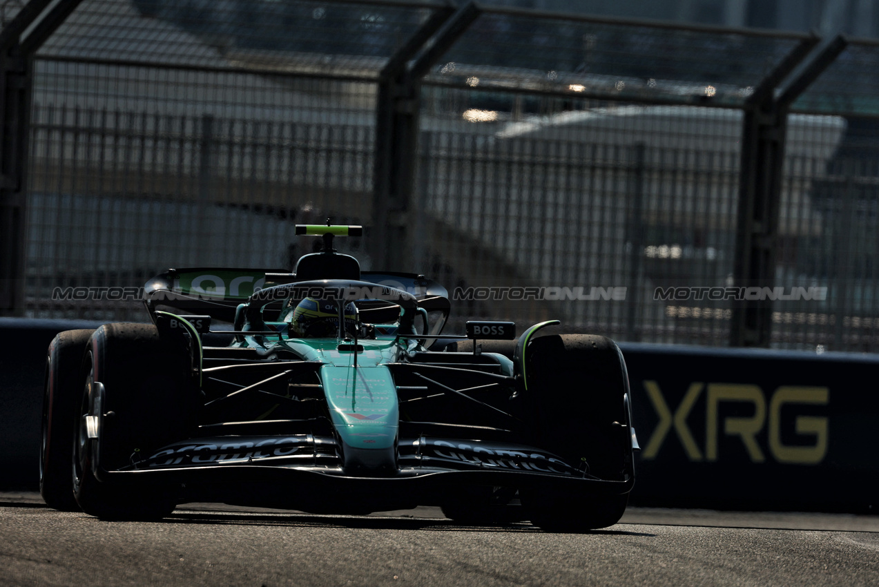 GP ABU DHABI, Fernando Alonso (ESP) Aston Martin F1 Team AMR24.

06.12.2024. Formula 1 World Championship, Rd 24, Abu Dhabi Grand Prix, Yas Marina Circuit, Abu Dhabi, Practice Day.

 - www.xpbimages.com, EMail: requests@xpbimages.com © Copyright: Coates / XPB Images