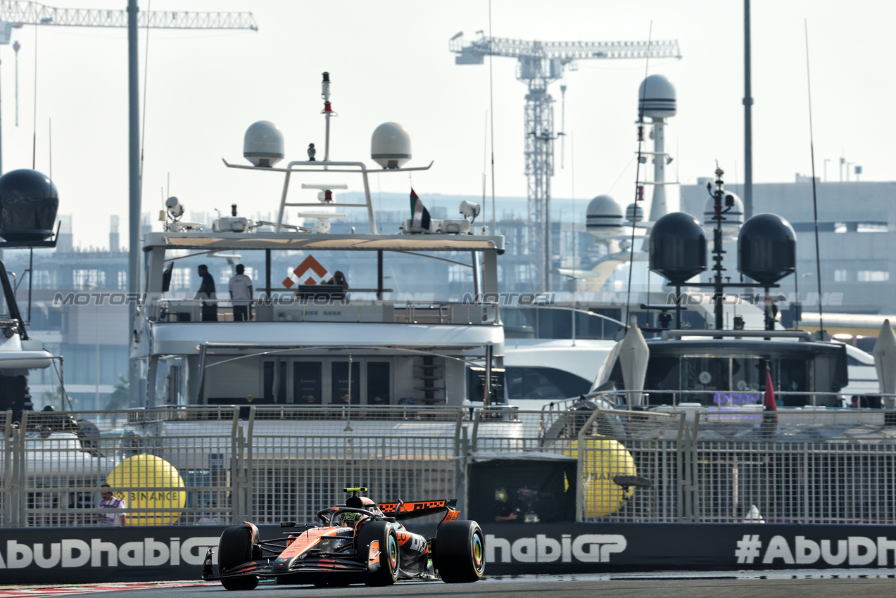 GP ABU DHABI, Lando Norris (GBR) McLaren MCL38.

06.12.2024. Formula 1 World Championship, Rd 24, Abu Dhabi Grand Prix, Yas Marina Circuit, Abu Dhabi, Practice Day.

 - www.xpbimages.com, EMail: requests@xpbimages.com © Copyright: Coates / XPB Images