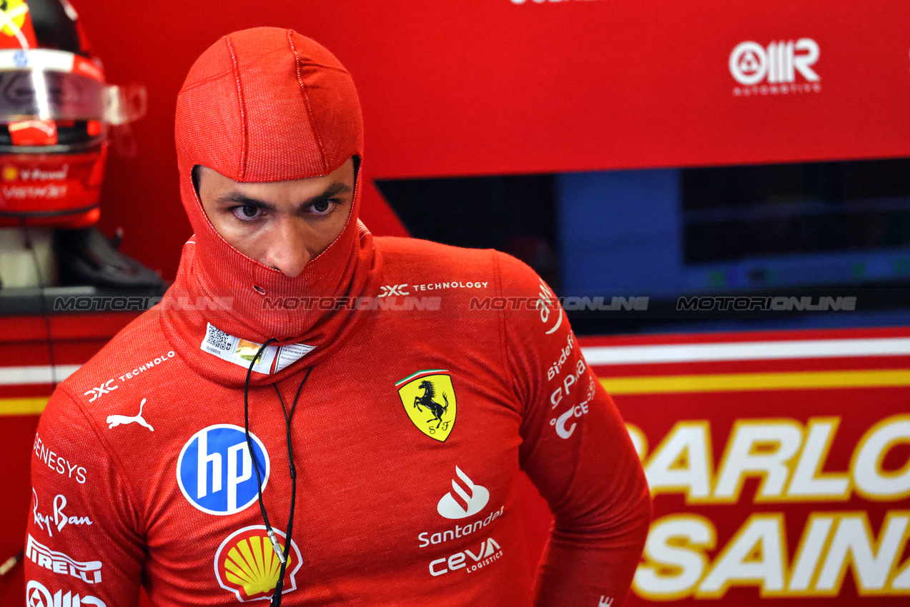 GP ABU DHABI, Carlos Sainz Jr (ESP) Ferrari.

06.12.2024. Formula 1 World Championship, Rd 24, Abu Dhabi Grand Prix, Yas Marina Circuit, Abu Dhabi, Practice Day.

- www.xpbimages.com, EMail: requests@xpbimages.com © Copyright: Batchelor / XPB Images