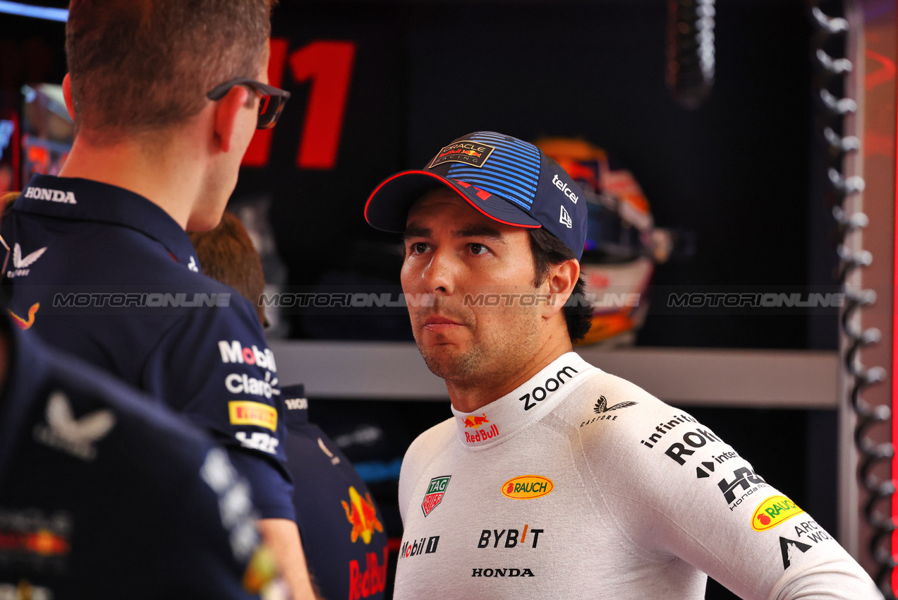 GP ABU DHABI, Sergio Perez (MEX) Red Bull Racing.

06.12.2024. Formula 1 World Championship, Rd 24, Abu Dhabi Grand Prix, Yas Marina Circuit, Abu Dhabi, Practice Day.

- www.xpbimages.com, EMail: requests@xpbimages.com © Copyright: Batchelor / XPB Images