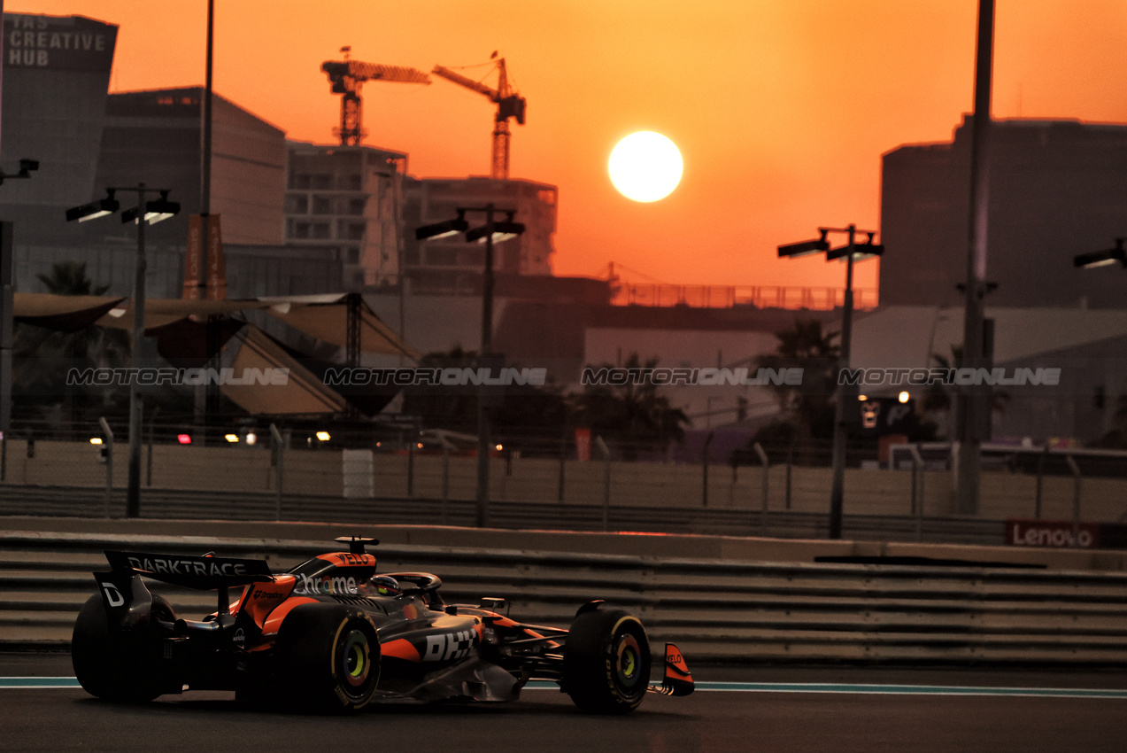 GP ABU DHABI, Oscar Piastri (AUS) McLaren MCL38.

06.12.2024. Formula 1 World Championship, Rd 24, Abu Dhabi Grand Prix, Yas Marina Circuit, Abu Dhabi, Practice Day.

- www.xpbimages.com, EMail: requests@xpbimages.com © Copyright: Bearne / XPB Images