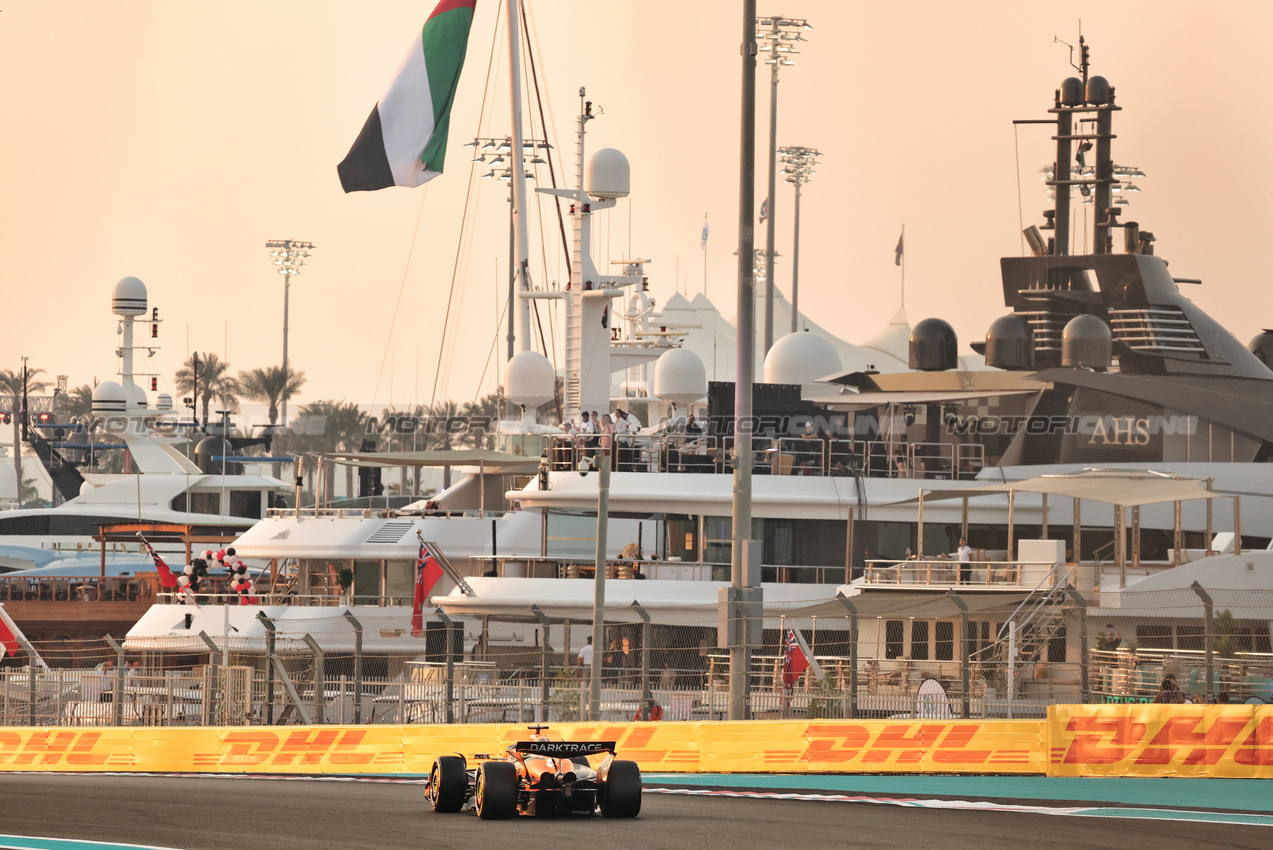 GP ABU DHABI, Oscar Piastri (AUS) McLaren MCL38.

06.12.2024. Formula 1 World Championship, Rd 24, Abu Dhabi Grand Prix, Yas Marina Circuit, Abu Dhabi, Practice Day.

- www.xpbimages.com, EMail: requests@xpbimages.com © Copyright: Bearne / XPB Images