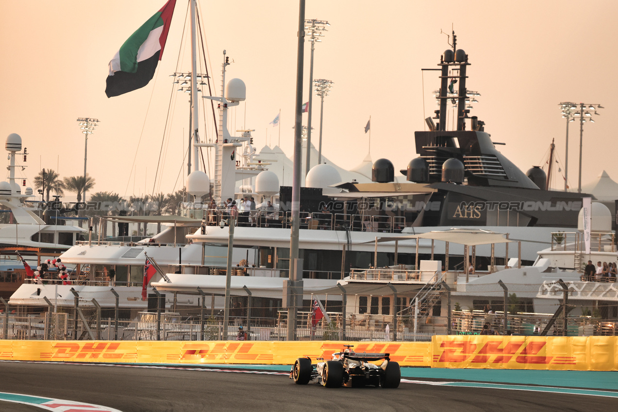 GP ABU DHABI, Kevin Magnussen (DEN) Haas VF-24.

06.12.2024. Formula 1 World Championship, Rd 24, Abu Dhabi Grand Prix, Yas Marina Circuit, Abu Dhabi, Practice Day.

- www.xpbimages.com, EMail: requests@xpbimages.com © Copyright: Bearne / XPB Images