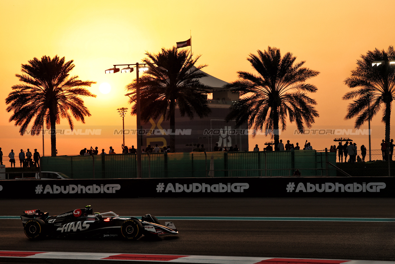 GP ABU DHABI, Nico Hulkenberg (GER) Haas VF-24.

06.12.2024. Formula 1 World Championship, Rd 24, Abu Dhabi Grand Prix, Yas Marina Circuit, Abu Dhabi, Practice Day.

- www.xpbimages.com, EMail: requests@xpbimages.com © Copyright: Charniaux / XPB Images