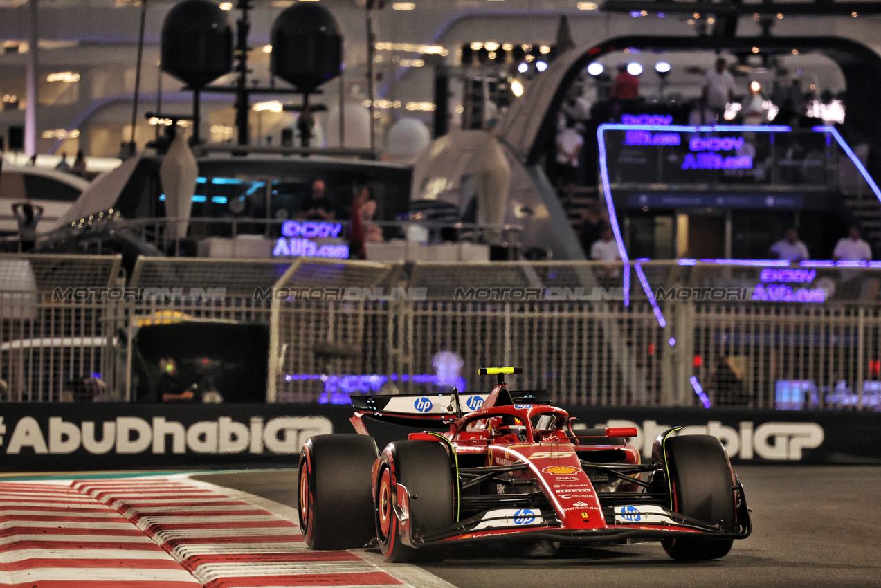 GP ABU DHABI, Carlos Sainz Jr (ESP) Ferrari SF-24.

06.12.2024. Formula 1 World Championship, Rd 24, Abu Dhabi Grand Prix, Yas Marina Circuit, Abu Dhabi, Practice Day.

- www.xpbimages.com, EMail: requests@xpbimages.com © Copyright: Bearne / XPB Images