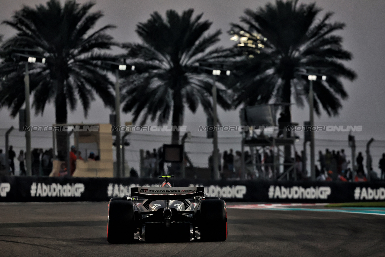 GP ABU DHABI, Nico Hulkenberg (GER) Haas VF-24.

06.12.2024. Formula 1 World Championship, Rd 24, Abu Dhabi Grand Prix, Yas Marina Circuit, Abu Dhabi, Practice Day.

- www.xpbimages.com, EMail: requests@xpbimages.com © Copyright: Charniaux / XPB Images