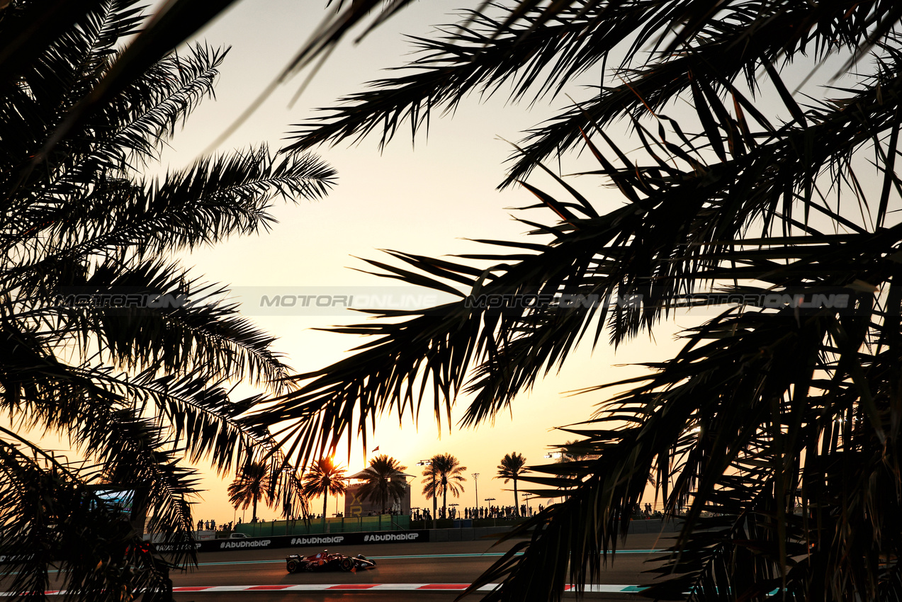 GP ABU DHABI, Carlos Sainz Jr (ESP) Ferrari SF-24.

06.12.2024. Formula 1 World Championship, Rd 24, Abu Dhabi Grand Prix, Yas Marina Circuit, Abu Dhabi, Practice Day.

- www.xpbimages.com, EMail: requests@xpbimages.com © Copyright: Charniaux / XPB Images