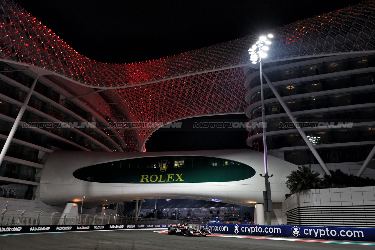 GP ABU DHABI, Nico Hulkenberg (GER) Haas VF-24.

06.12.2024. Formula 1 World Championship, Rd 24, Abu Dhabi Grand Prix, Yas Marina Circuit, Abu Dhabi, Practice Day.

- www.xpbimages.com, EMail: requests@xpbimages.com © Copyright: Moy / XPB Images