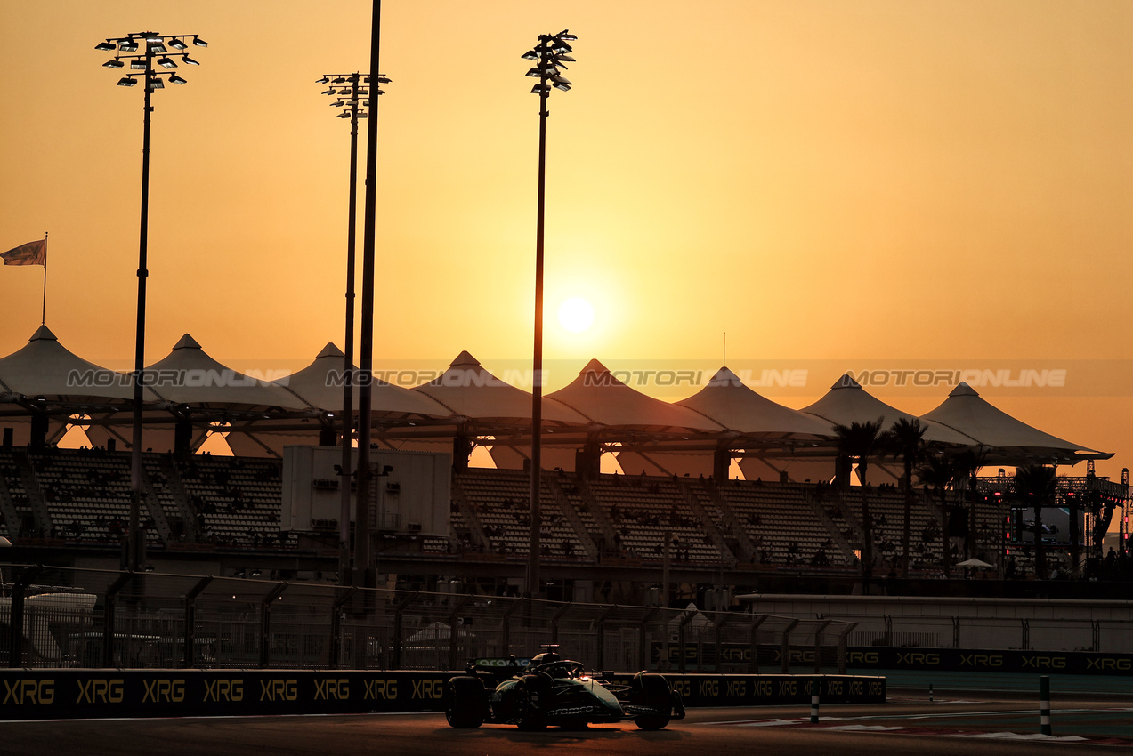 GP ABU DHABI, Lance Stroll (CDN) Aston Martin F1 Team AMR24.

06.12.2024. Formula 1 World Championship, Rd 24, Abu Dhabi Grand Prix, Yas Marina Circuit, Abu Dhabi, Practice Day.

- www.xpbimages.com, EMail: requests@xpbimages.com © Copyright: Moy / XPB Images