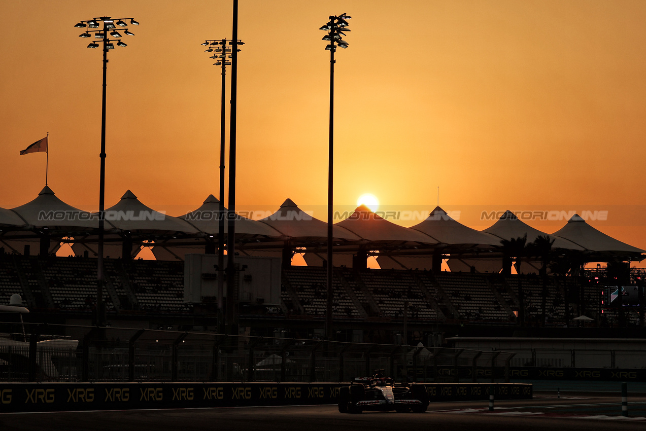 GP ABU DHABI, Liam Lawson (NZL) RB VCARB 01.

06.12.2024. Formula 1 World Championship, Rd 24, Abu Dhabi Grand Prix, Yas Marina Circuit, Abu Dhabi, Practice Day.

- www.xpbimages.com, EMail: requests@xpbimages.com © Copyright: Moy / XPB Images