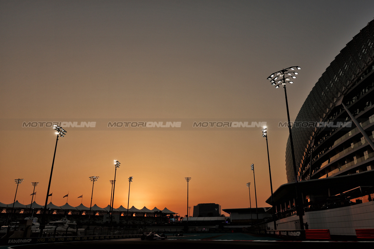 GP ABU DHABI, Liam Lawson (NZL) RB VCARB 01.

06.12.2024. Formula 1 World Championship, Rd 24, Abu Dhabi Grand Prix, Yas Marina Circuit, Abu Dhabi, Practice Day.

- www.xpbimages.com, EMail: requests@xpbimages.com © Copyright: Moy / XPB Images