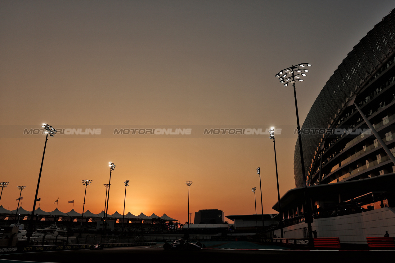 GP ABU DHABI, Alexander Albon (THA) Williams Racing FW46.

06.12.2024. Formula 1 World Championship, Rd 24, Abu Dhabi Grand Prix, Yas Marina Circuit, Abu Dhabi, Practice Day.

- www.xpbimages.com, EMail: requests@xpbimages.com © Copyright: Moy / XPB Images