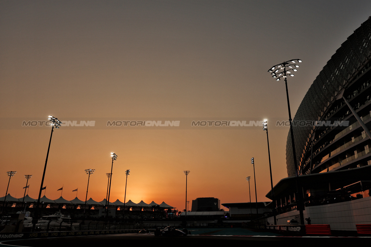 GP ABU DHABI, Franco Colapinto (ARG) Williams Racing FW46.

06.12.2024. Formula 1 World Championship, Rd 24, Abu Dhabi Grand Prix, Yas Marina Circuit, Abu Dhabi, Practice Day.

- www.xpbimages.com, EMail: requests@xpbimages.com © Copyright: Moy / XPB Images