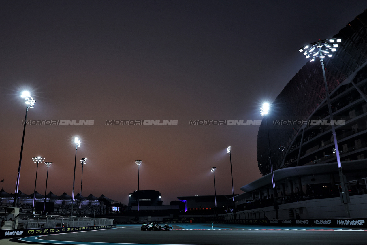 GP ABU DHABI, Lance Stroll (CDN) Aston Martin F1 Team AMR24.

06.12.2024. Formula 1 World Championship, Rd 24, Abu Dhabi Grand Prix, Yas Marina Circuit, Abu Dhabi, Practice Day.

- www.xpbimages.com, EMail: requests@xpbimages.com © Copyright: Moy / XPB Images