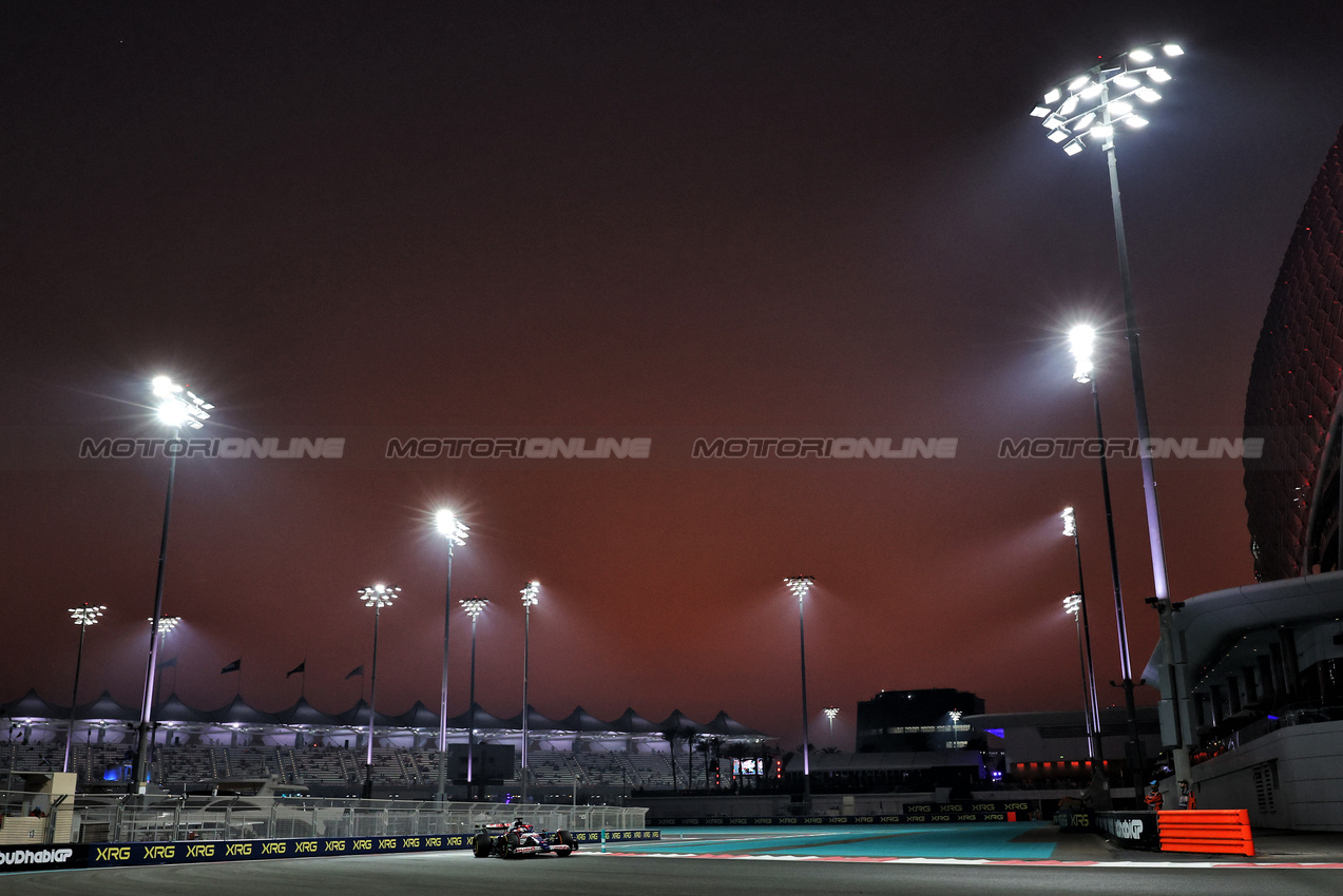 GP ABU DHABI, Liam Lawson (NZL) RB VCARB 01.

06.12.2024. Formula 1 World Championship, Rd 24, Abu Dhabi Grand Prix, Yas Marina Circuit, Abu Dhabi, Practice Day.

- www.xpbimages.com, EMail: requests@xpbimages.com © Copyright: Moy / XPB Images