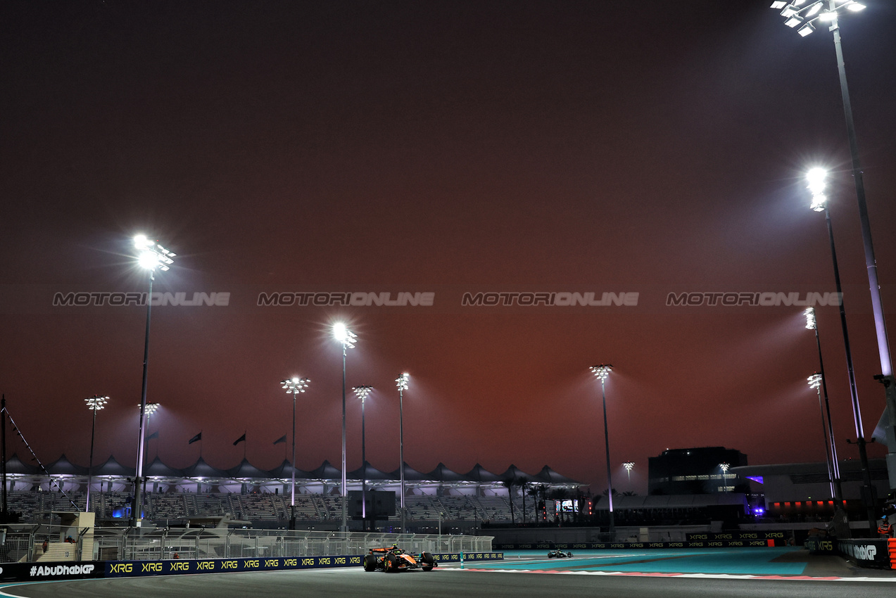 GP ABU DHABI, Lando Norris (GBR) McLaren MCL38.

06.12.2024. Formula 1 World Championship, Rd 24, Abu Dhabi Grand Prix, Yas Marina Circuit, Abu Dhabi, Practice Day.

- www.xpbimages.com, EMail: requests@xpbimages.com © Copyright: Moy / XPB Images