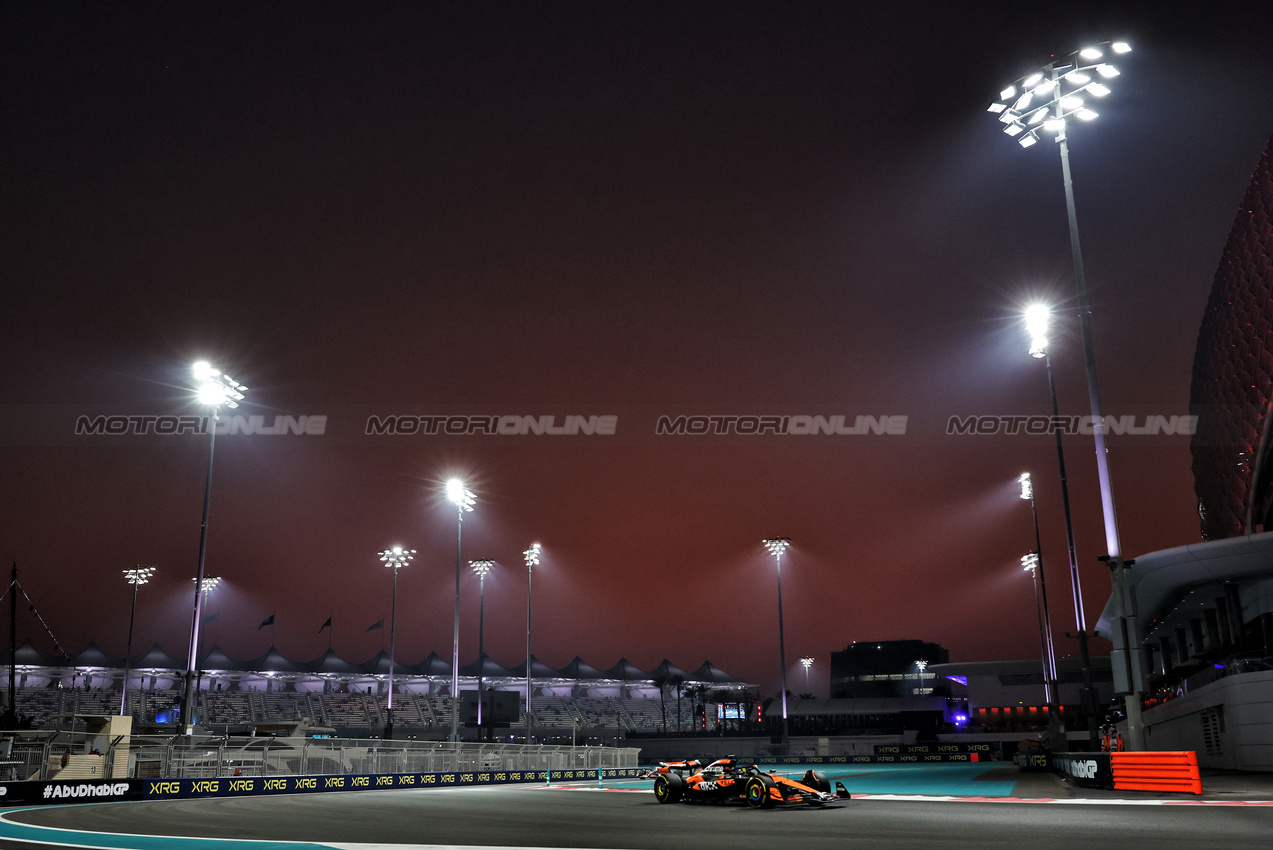GP ABU DHABI, Oscar Piastri (AUS) McLaren MCL38.

06.12.2024. Formula 1 World Championship, Rd 24, Abu Dhabi Grand Prix, Yas Marina Circuit, Abu Dhabi, Practice Day.

- www.xpbimages.com, EMail: requests@xpbimages.com © Copyright: Moy / XPB Images