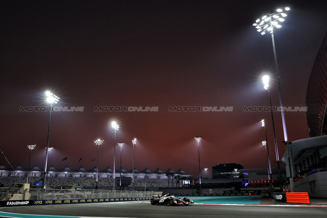 GP ABU DHABI, Nico Hulkenberg (GER) Haas VF-24.

06.12.2024. Formula 1 World Championship, Rd 24, Abu Dhabi Grand Prix, Yas Marina Circuit, Abu Dhabi, Practice Day.

- www.xpbimages.com, EMail: requests@xpbimages.com © Copyright: Moy / XPB Images