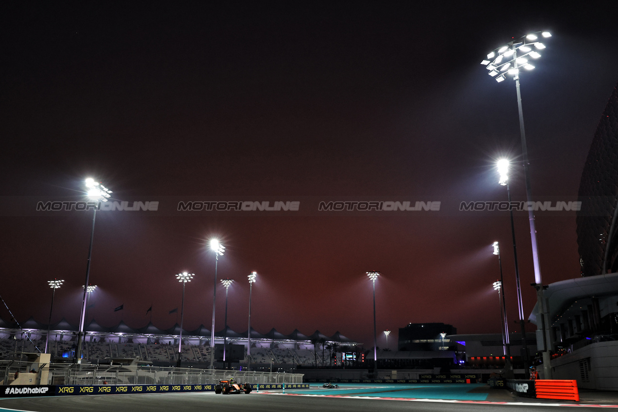 GP ABU DHABI, Lando Norris (GBR) McLaren MCL38,

06.12.2024. Formula 1 World Championship, Rd 24, Abu Dhabi Grand Prix, Yas Marina Circuit, Abu Dhabi, Practice Day.

- www.xpbimages.com, EMail: requests@xpbimages.com © Copyright: Moy / XPB Images