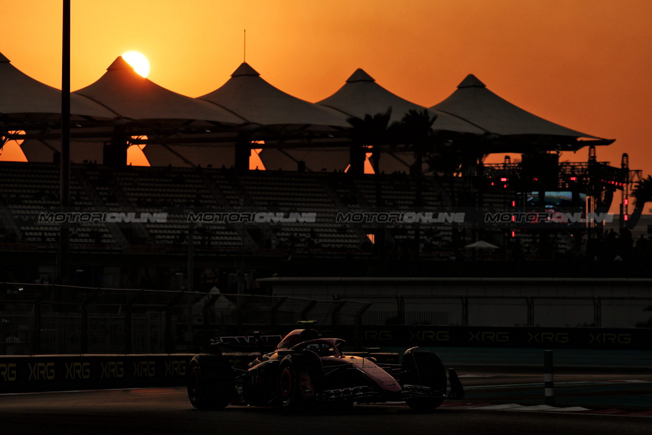 GP ABU DHABI, Pierre Gasly (FRA) Alpine F1 Team A524.

06.12.2024. Formula 1 World Championship, Rd 24, Abu Dhabi Grand Prix, Yas Marina Circuit, Abu Dhabi, Practice Day.

- www.xpbimages.com, EMail: requests@xpbimages.com © Copyright: Moy / XPB Images