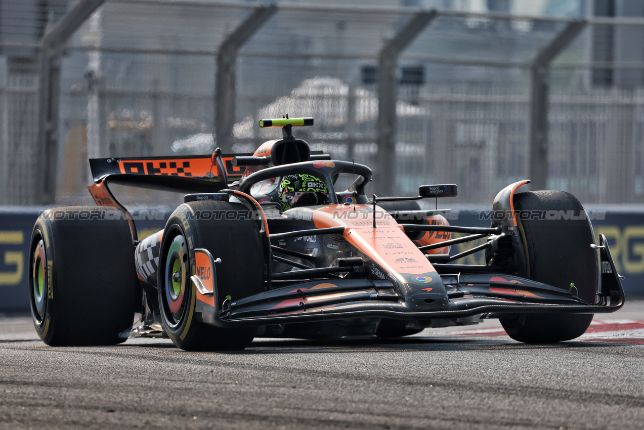 GP ABU DHABI, Lando Norris (GBR) McLaren MCL38.

06.12.2024. Formula 1 World Championship, Rd 24, Abu Dhabi Grand Prix, Yas Marina Circuit, Abu Dhabi, Practice Day.

- www.xpbimages.com, EMail: requests@xpbimages.com © Copyright: Moy / XPB Images